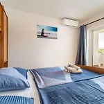 Apartmán 1 *