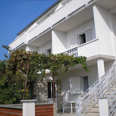 1 Apartment
