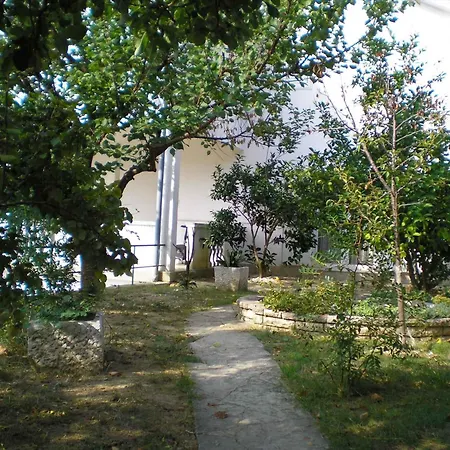 1 Apartment