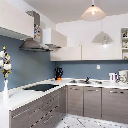 Apartment 1 *