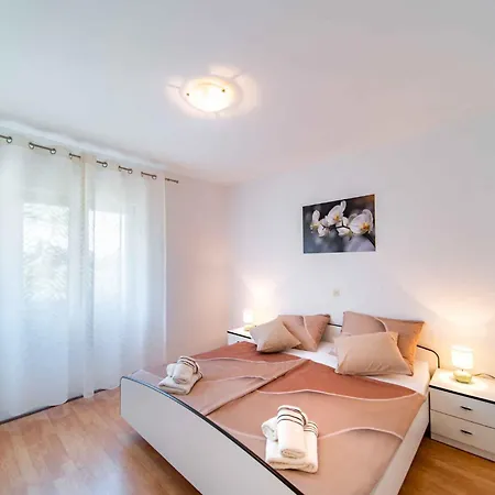 Apartment 1 Kampor