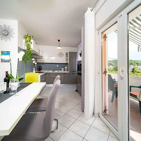 1 Apartment