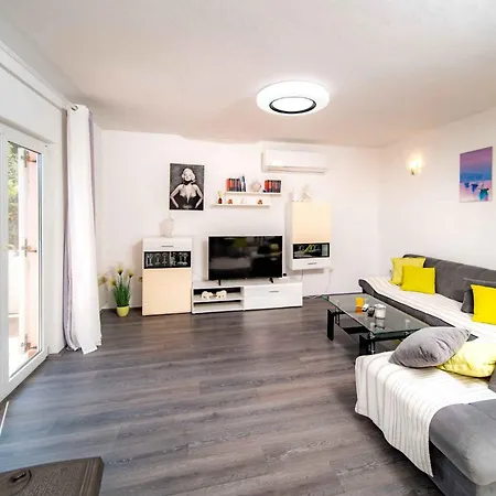 1 Apartment Kampor