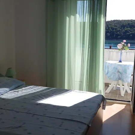 1 Apartment *